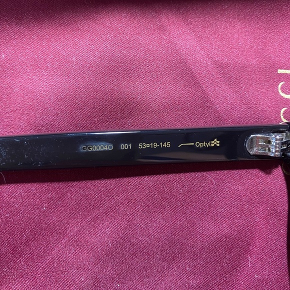 GUCCI eyeglass frames with TWO cases - Picture 4 of 6